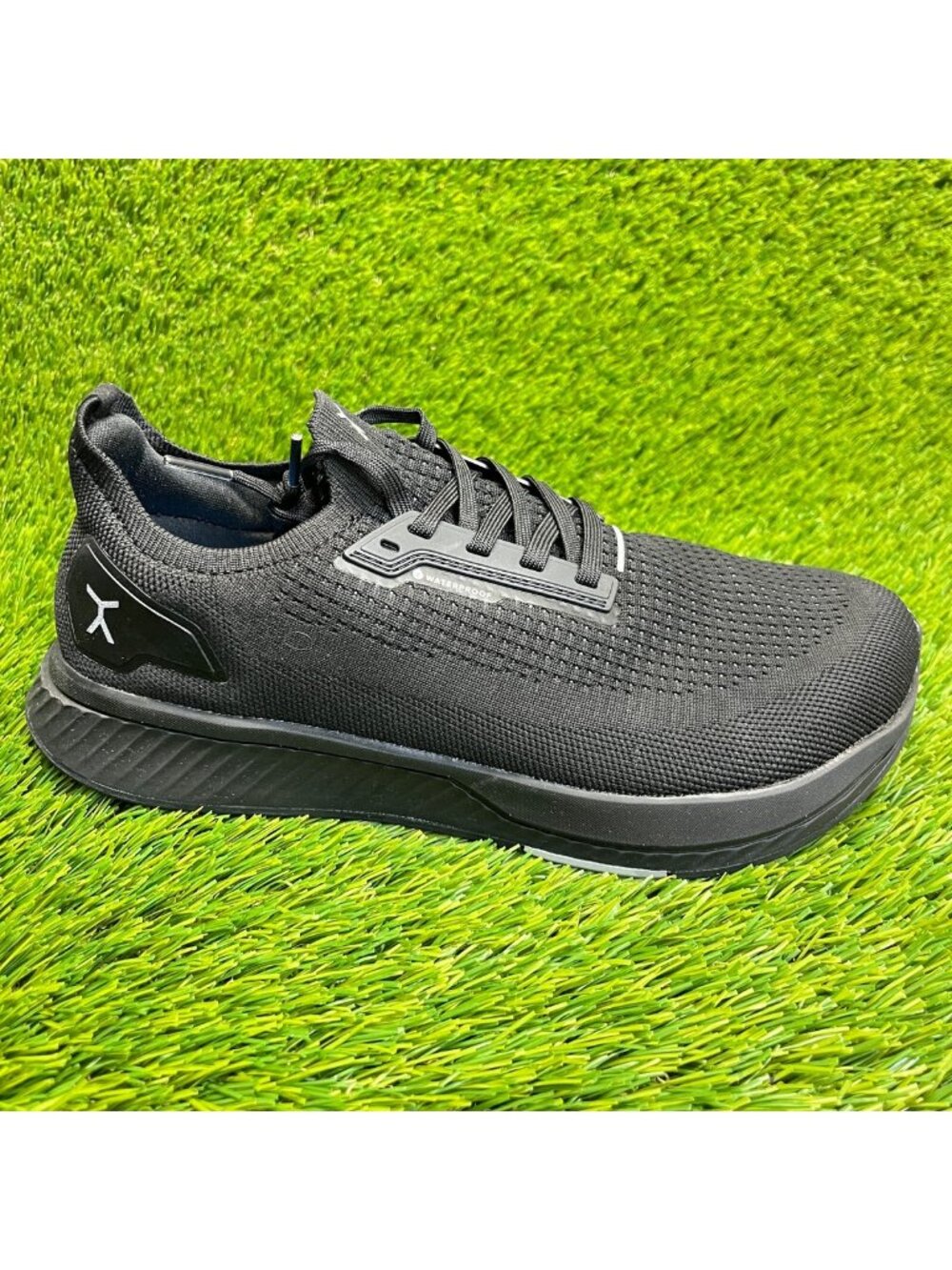 Flux Adapt Waterproof Runner Stealth Black Mens Size 8 Barefoot Running Shoes